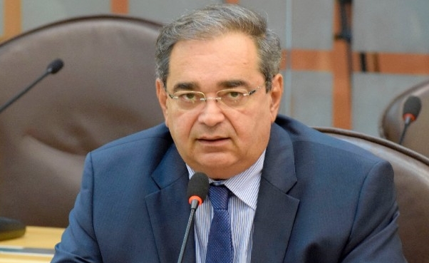 Álvaro Dias vai reduzir secretarias pela metade e cortar 20% dos comissionados