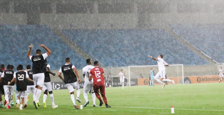 Santa Cruz de Natal faz história e elimina Tupi-MG da Copa do Brasil