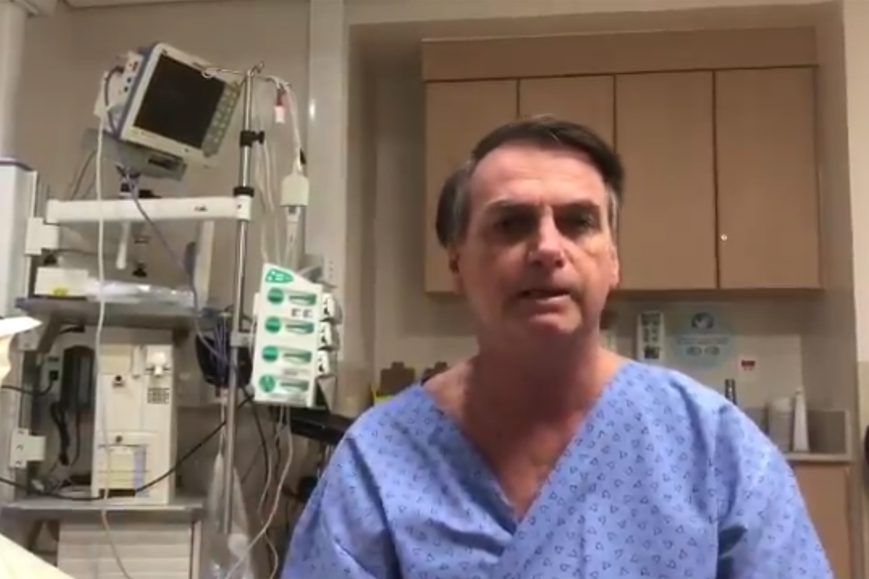 Internado em unidade semi-intensiva, Bolsonaro tem diagnóstico de pneumonia
