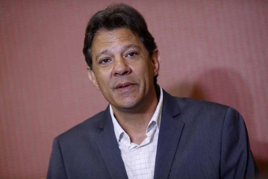 Família de Bolsonaro está mais enrolada em 30 dias que PT em 39 anos, diz Haddad
