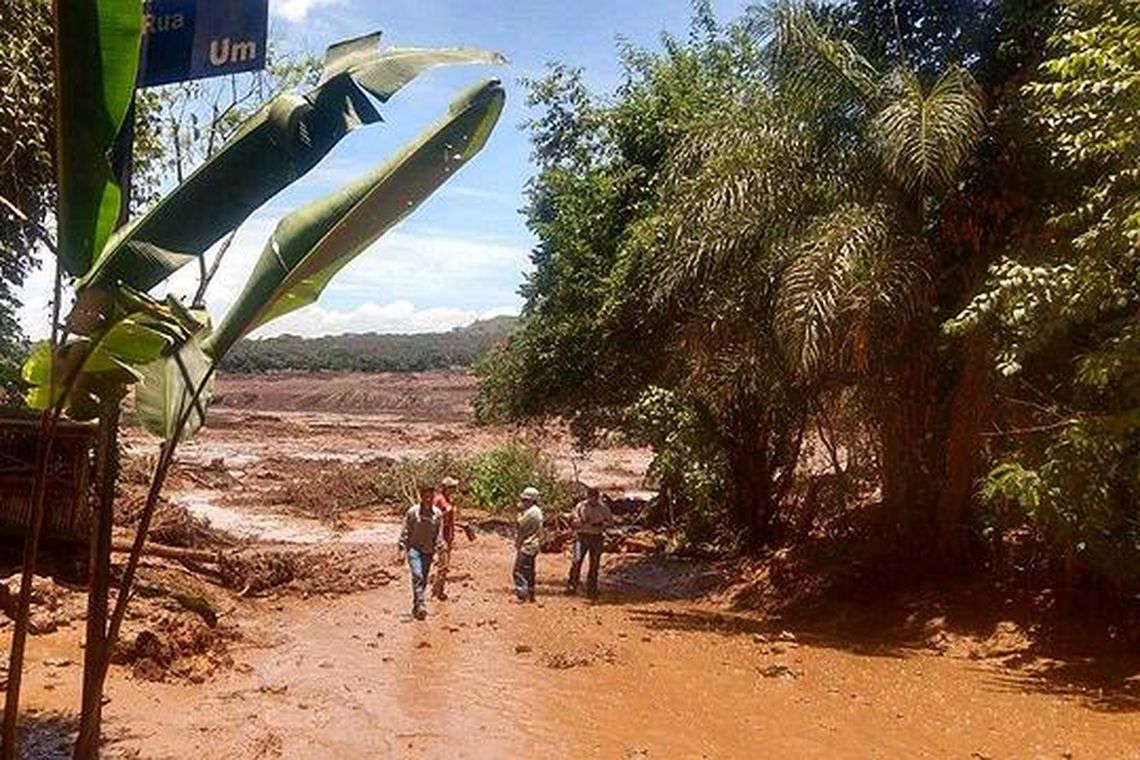 Equipes ainda buscam 160 desaparecidos em Brumadinho