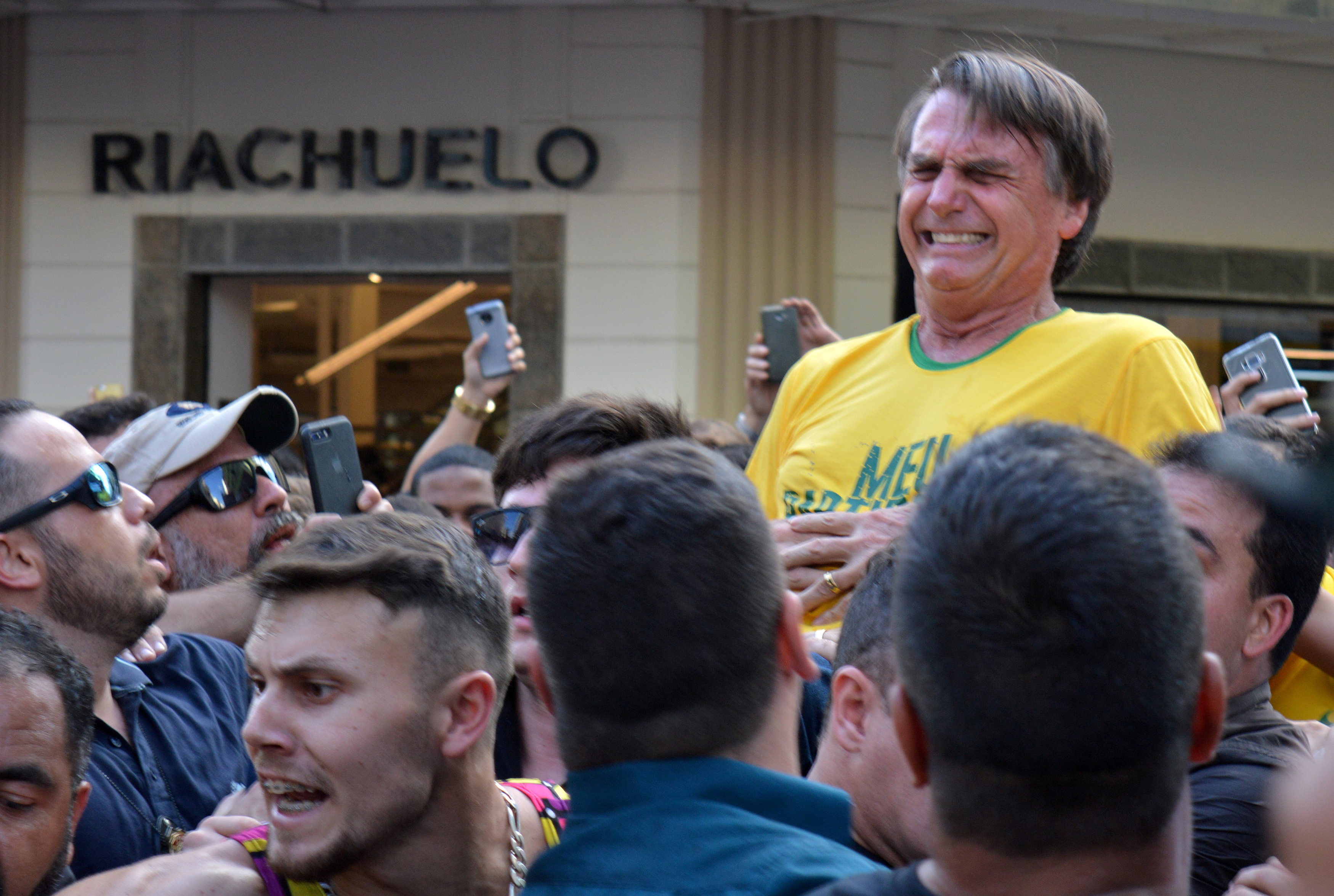 Bolsonaro pede que PF esclareça ataque a faca que sofreu na campanha