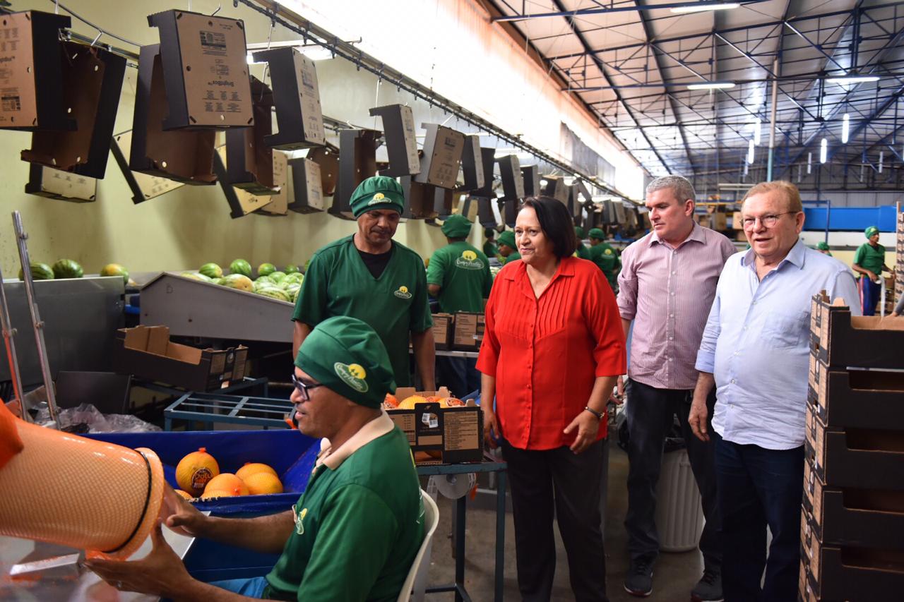 Em Mossoró, Fátima garante apoio ao setor de fruticultura irrigada