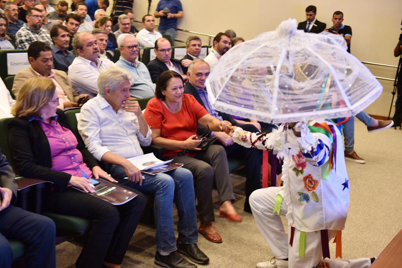 João Maia prestigia evento sobre geração de emprego e renda em São Gonçalo