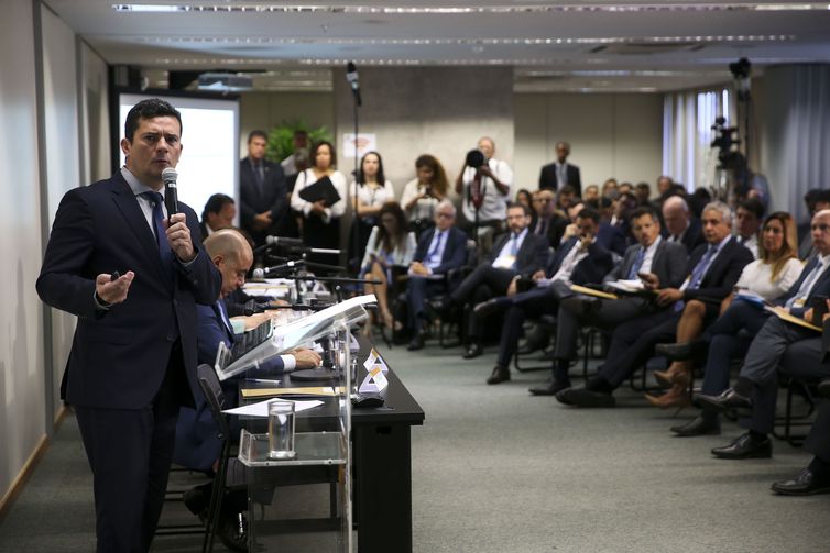 Moro vai ao Congresso entregar projeto de Lei Anticrime