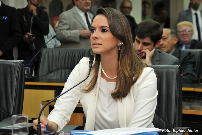 Júlia Arruda é reconduzida à presidência da Comissão da Pessoa com Deficiência