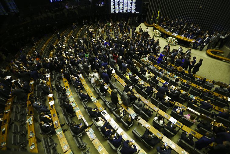 Proposta extinguirá aposentadorias especiais para parlamentares