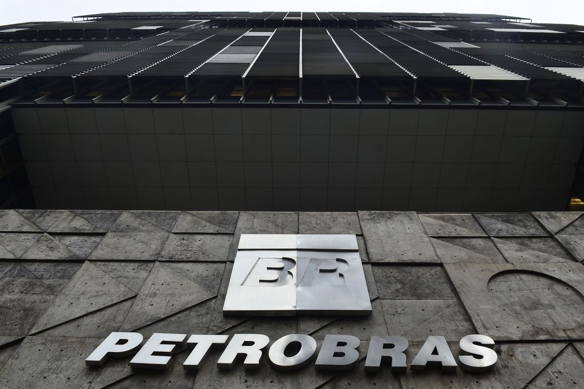 Após quatro anos de corrupção e prejuízo, Petrobras volta a dar lucro