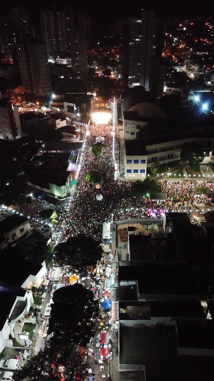 Multidão lota Largo do Atheneu para abertura do Carnaval de Natal 2019