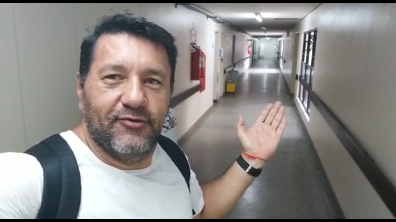 (VÍDEO) Corredores do Walfredo Gurgel ficam sem macas e pacientes