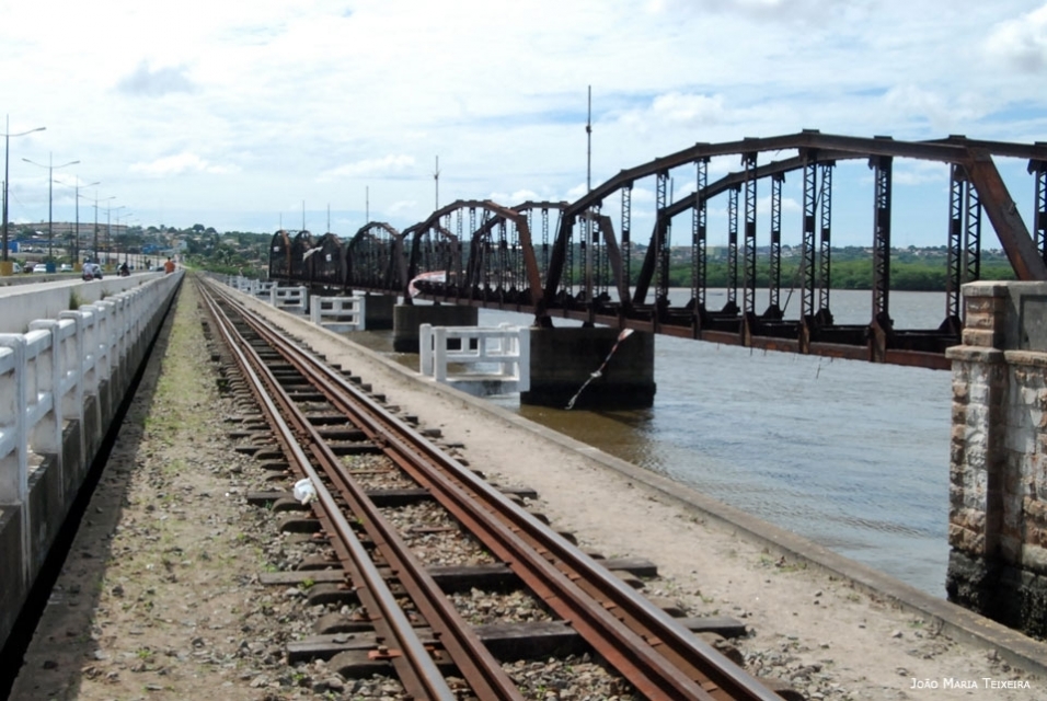 Senador do RN sugere construção e exploração de ferrovias por iniciativa privada