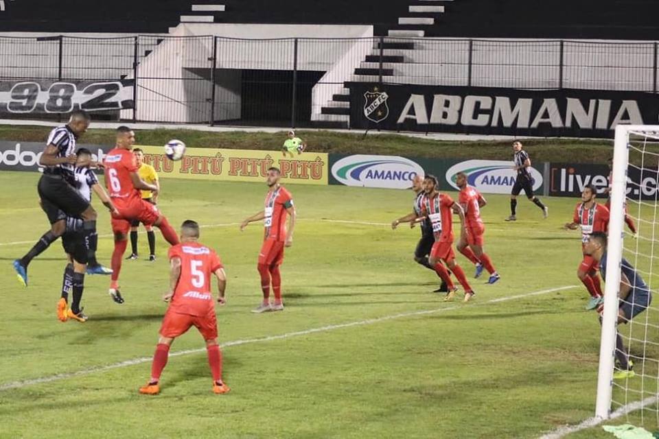 Em ritmo de carnaval, ABC goleia o Salgueiro