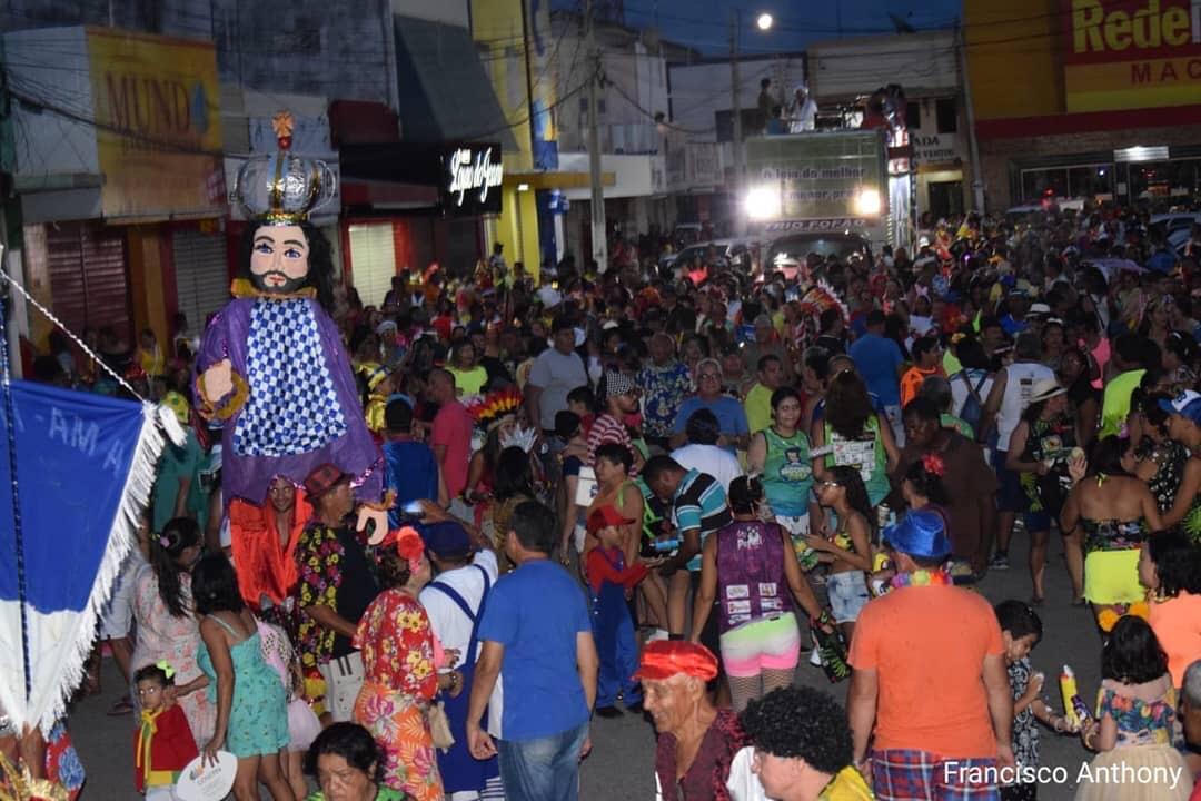 Com apoio da Prefeitura, bloco arrasta multidão no Carnaval de Macau