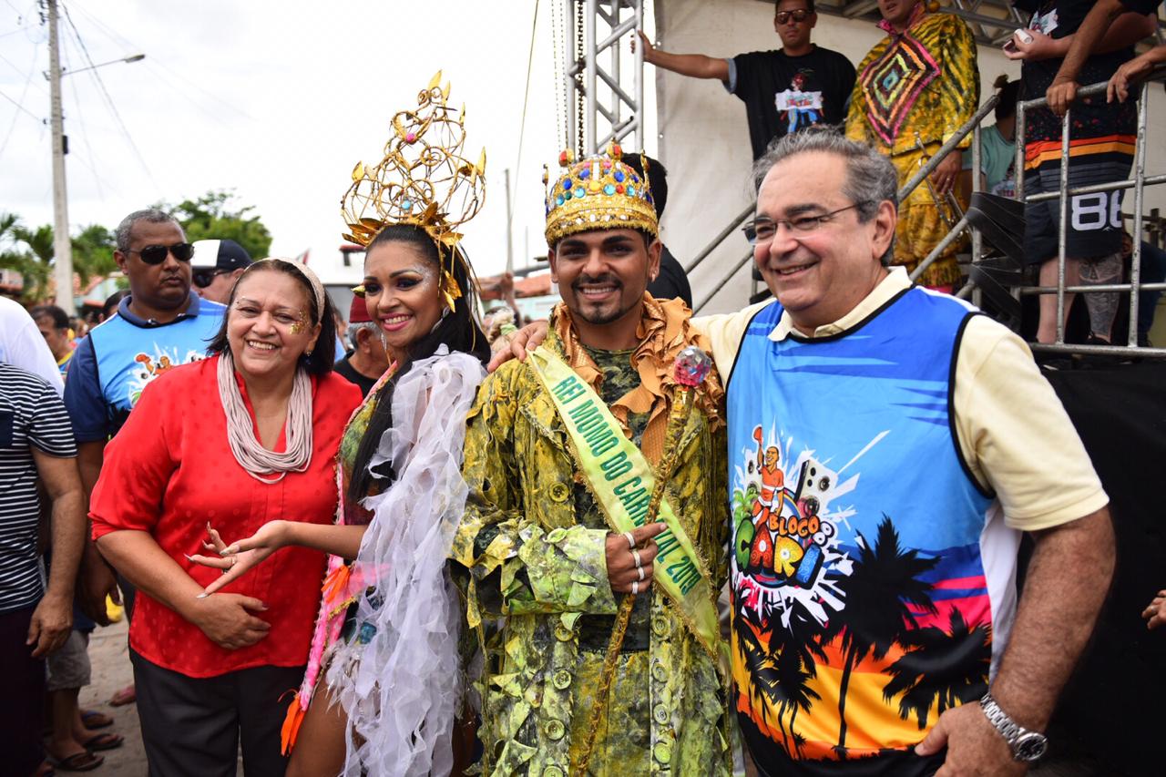Fátima Bezerra e Álvaro Dias juntos no encerramento do Carnaval de Natal