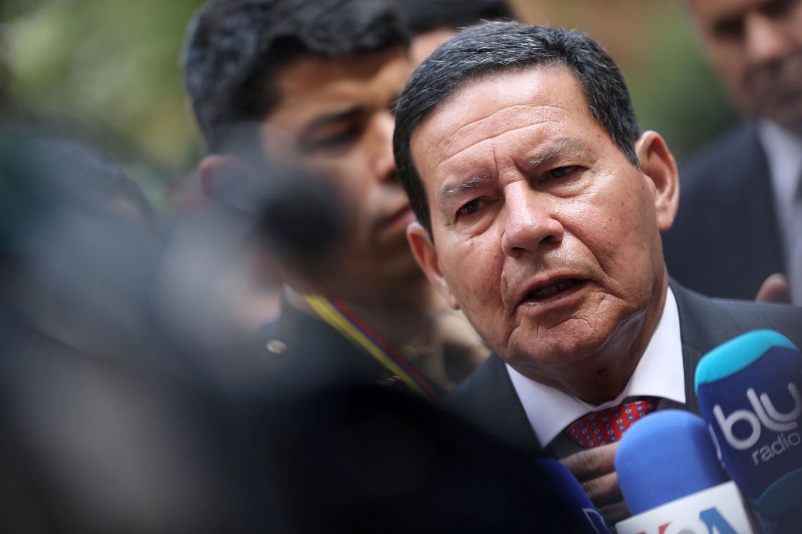 Mourão: Bolsonaro foi mal interpretado em fala sobre Forças Armadas