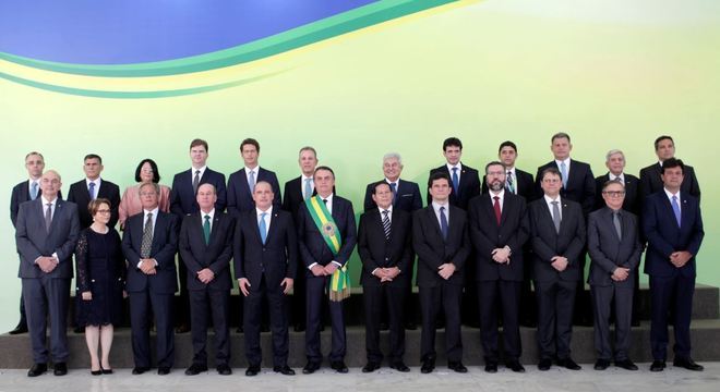 Bolsonaro diz ter ministério equilibrado: as 2 ministras valem 10 homens