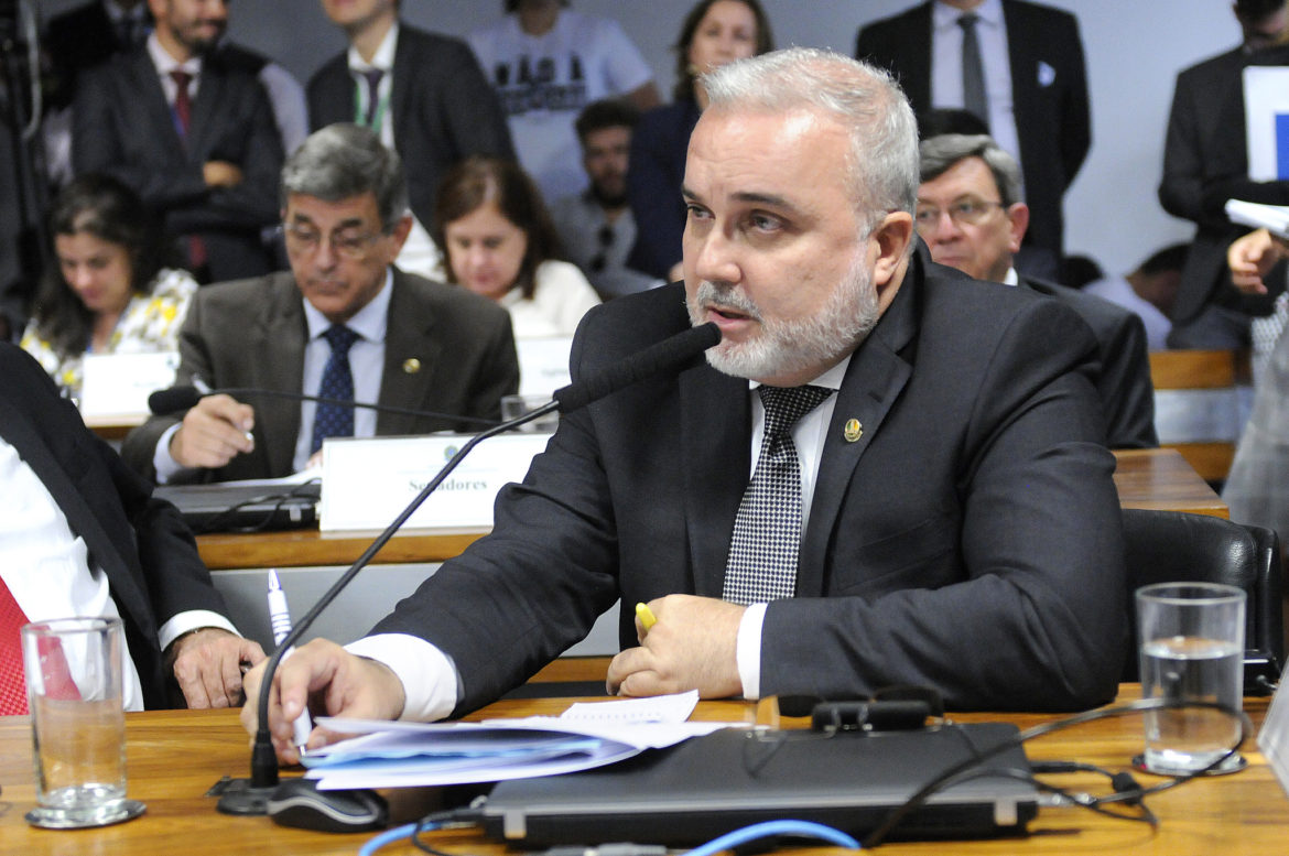 Jean Paul relata projeto que altera destinação de verbas nas telecomunicações