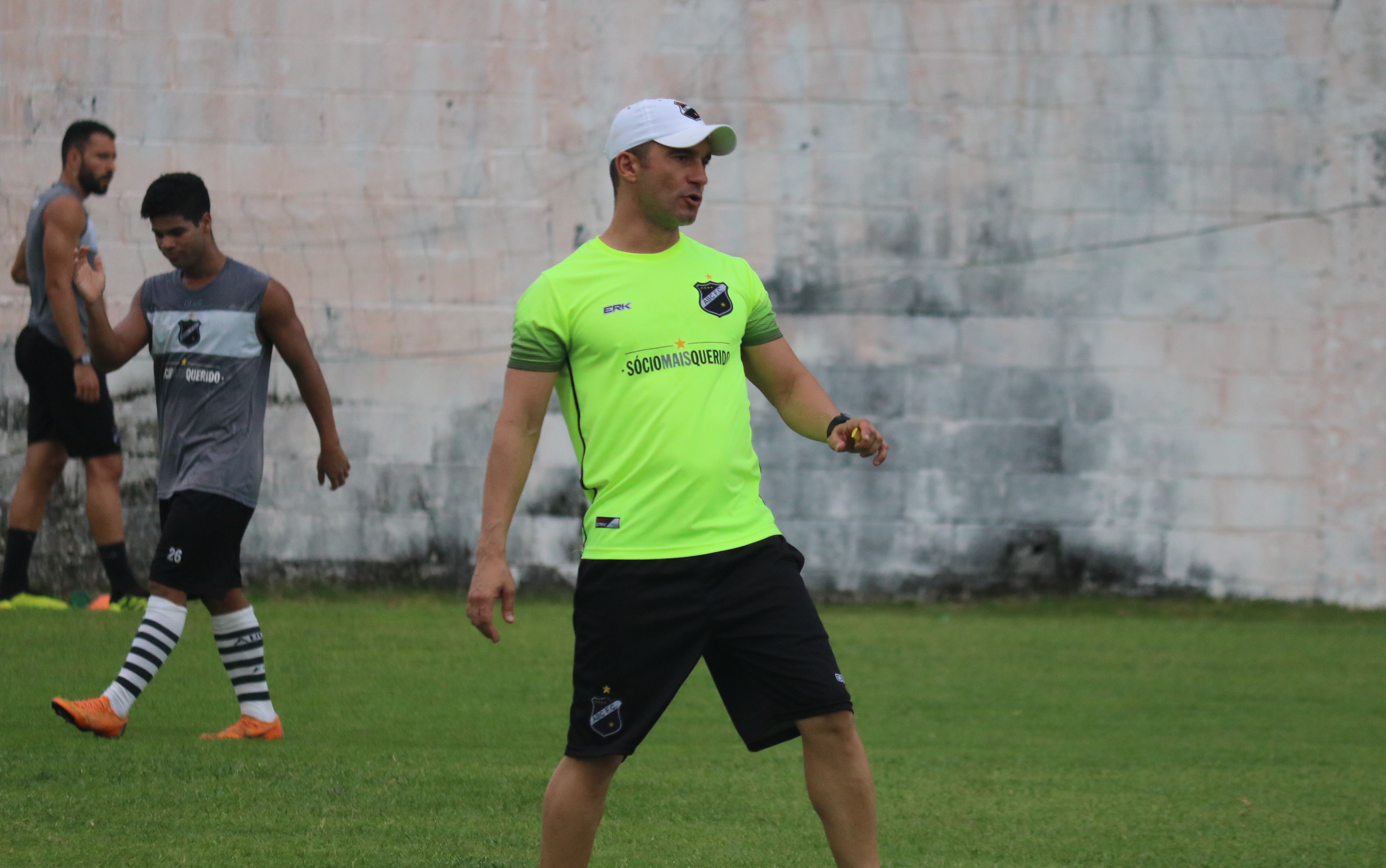 ABC e Santa Cruz de Natal se enfrentam neste domingo na Arena das Dunas