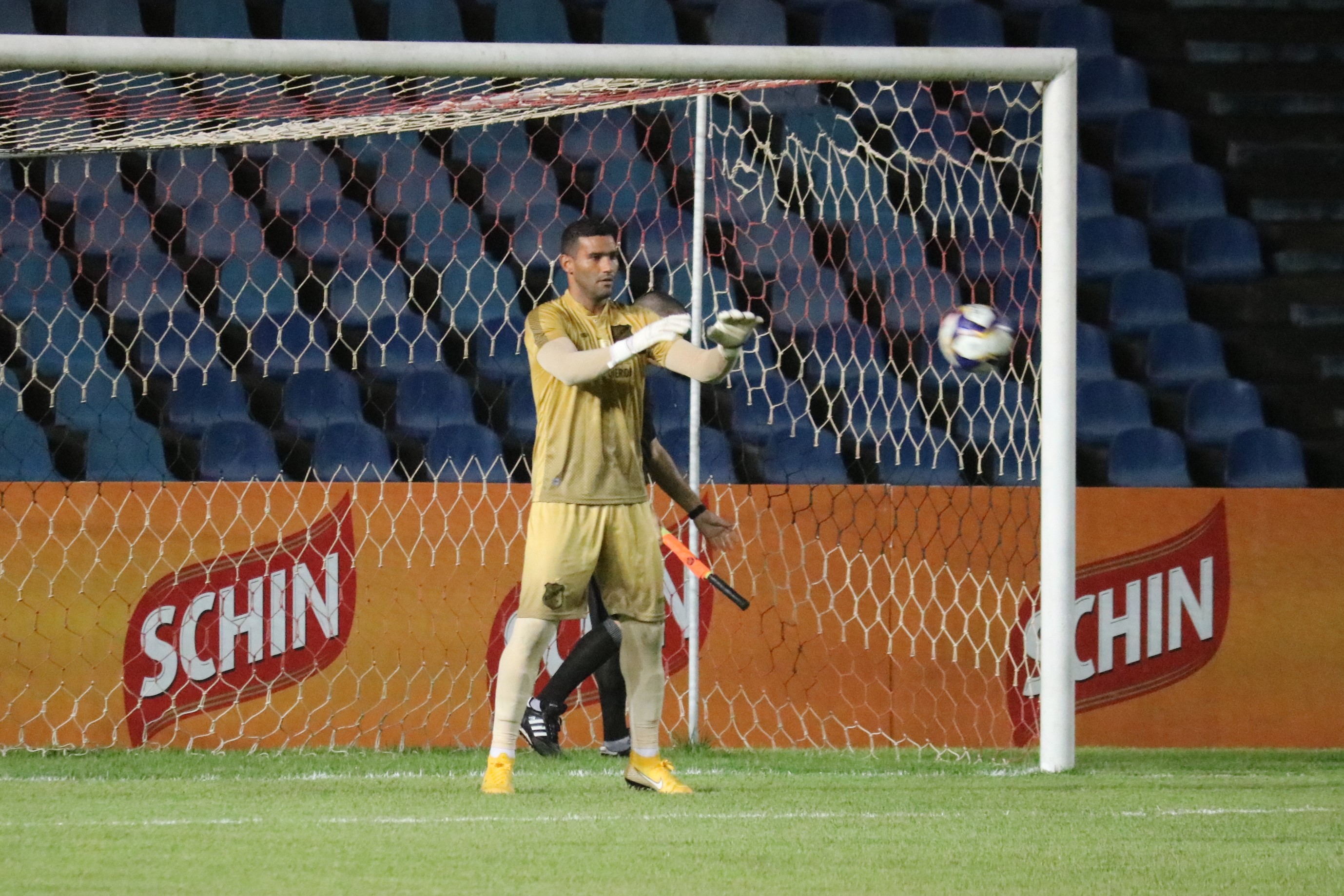 Goleiro do ABC destaca superação do grupo e garante equipe viva nas competições