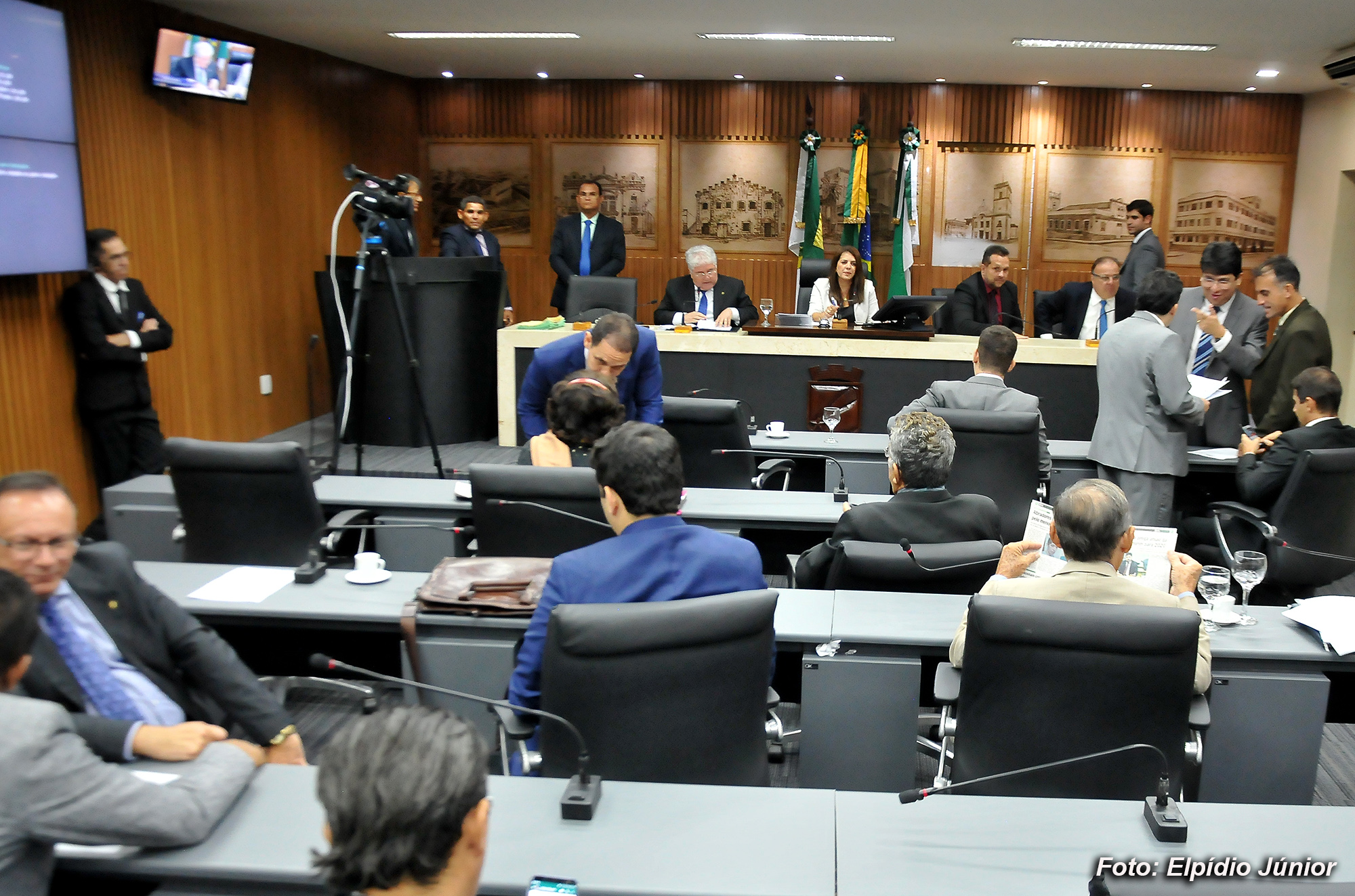 Vereadores aprovam reajuste salarial de 4% dos funcionários efetivos da CMN
