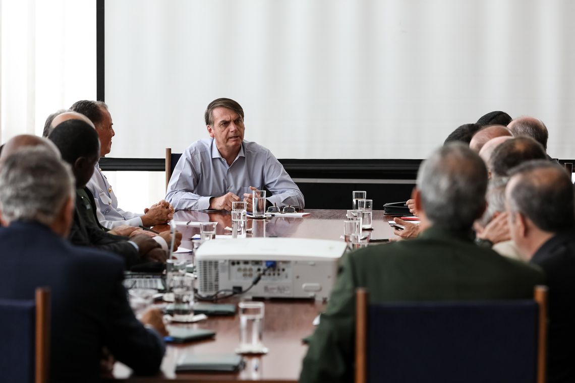 Bolsonaro avalia versão final da reforma previdenciária dos militares