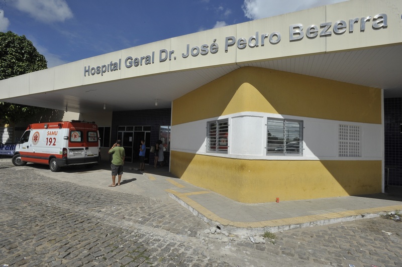 Pacientes do Hospital Santa Catarina esperam por cirurgia nos corredores