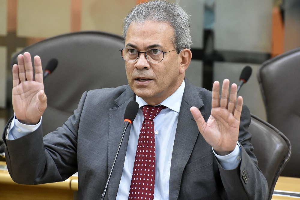 Hermano: Diminuíram imposto sobre QAV, mas aumentaram preços das passagens