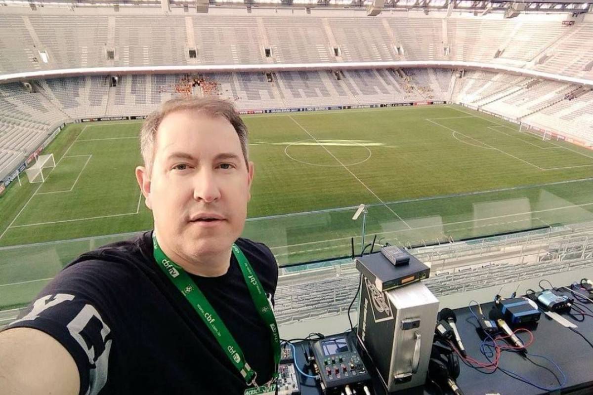 Sobrevivente de tragédia da Chapecoense, jornalista morre após jogar futebol