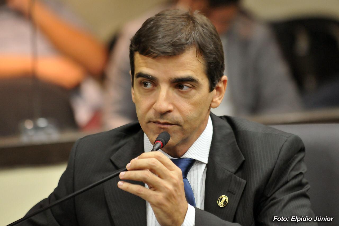 Vereador propõe ações em defesa da mulher e pessoas com necessidades especiais