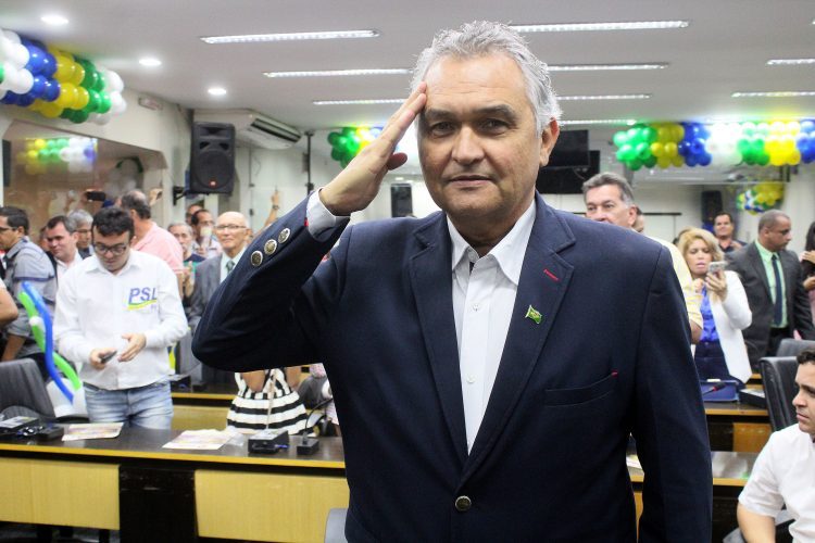Deputado federal do RN quer homenagear militares por 64: "Jamais houve golpe"