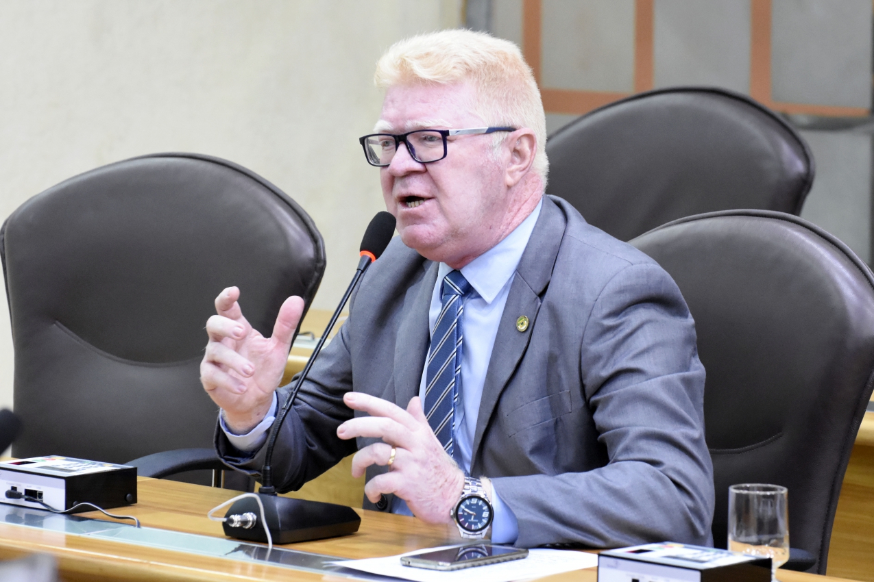 Deputado propõe energia solar para reduzir custos de prédios públicos no RN
