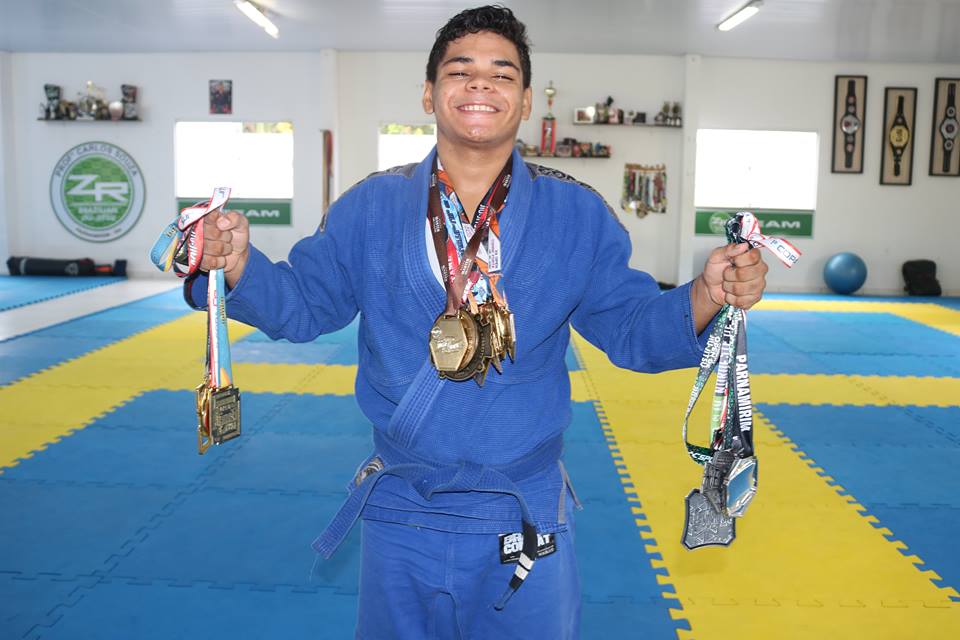 Multicampeão de jiu-jitsu busca apoio para disputar competição nacional