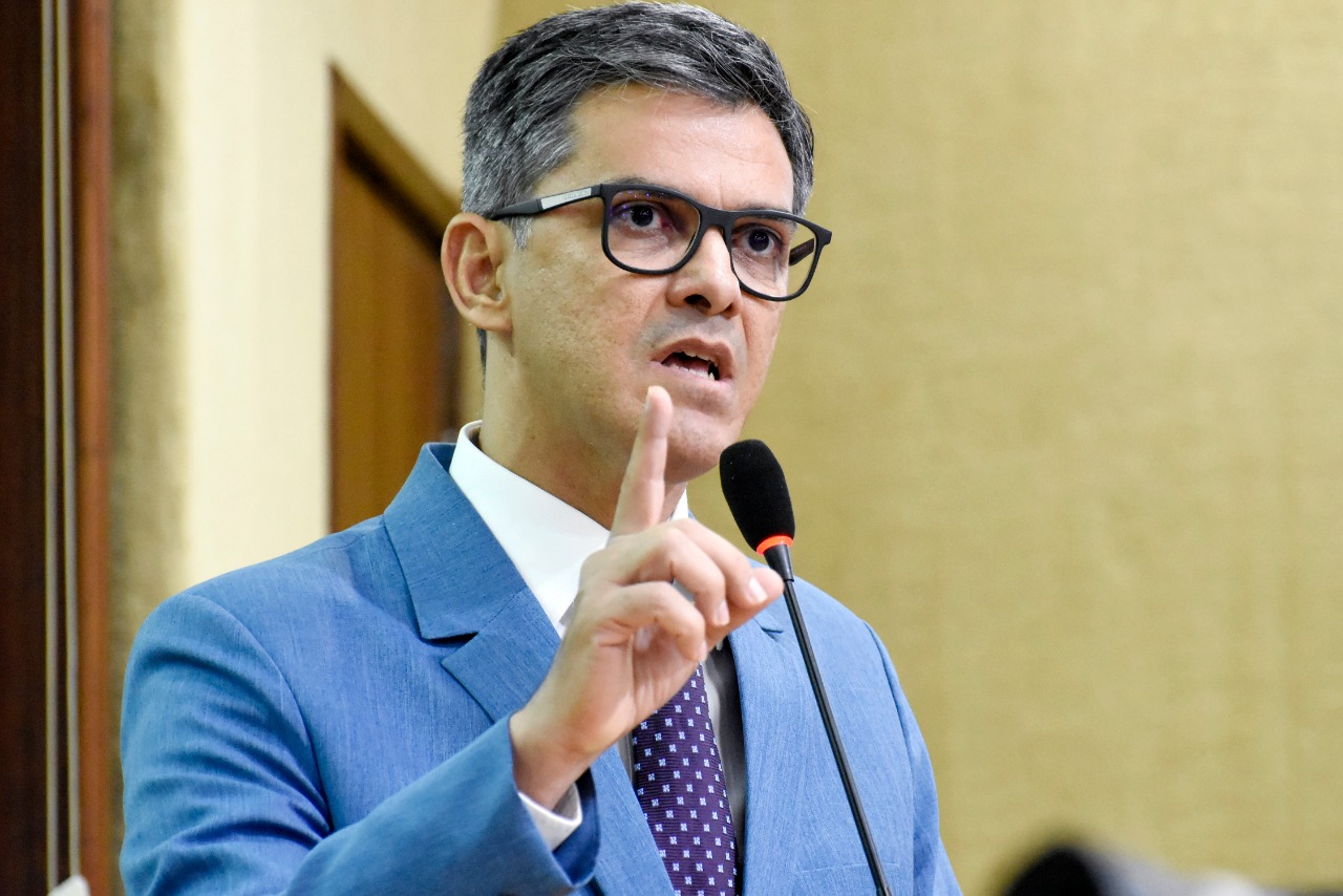 Governadora fez armação para humilhar comandante da PM, diz deputado estadual