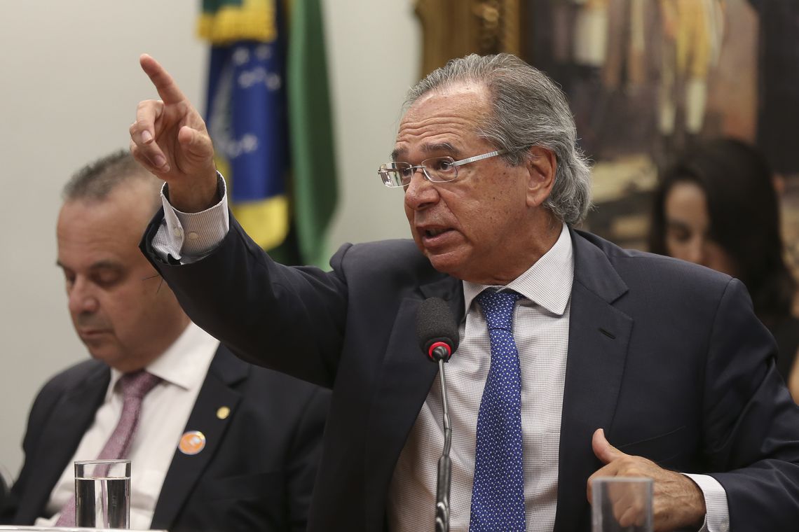 Guedes: gasto com aposentadoria é 10 vezes maior do que com educação