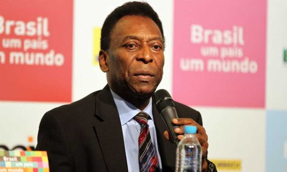 Pelé passa mal e é medicado em Paris, diz imprensa