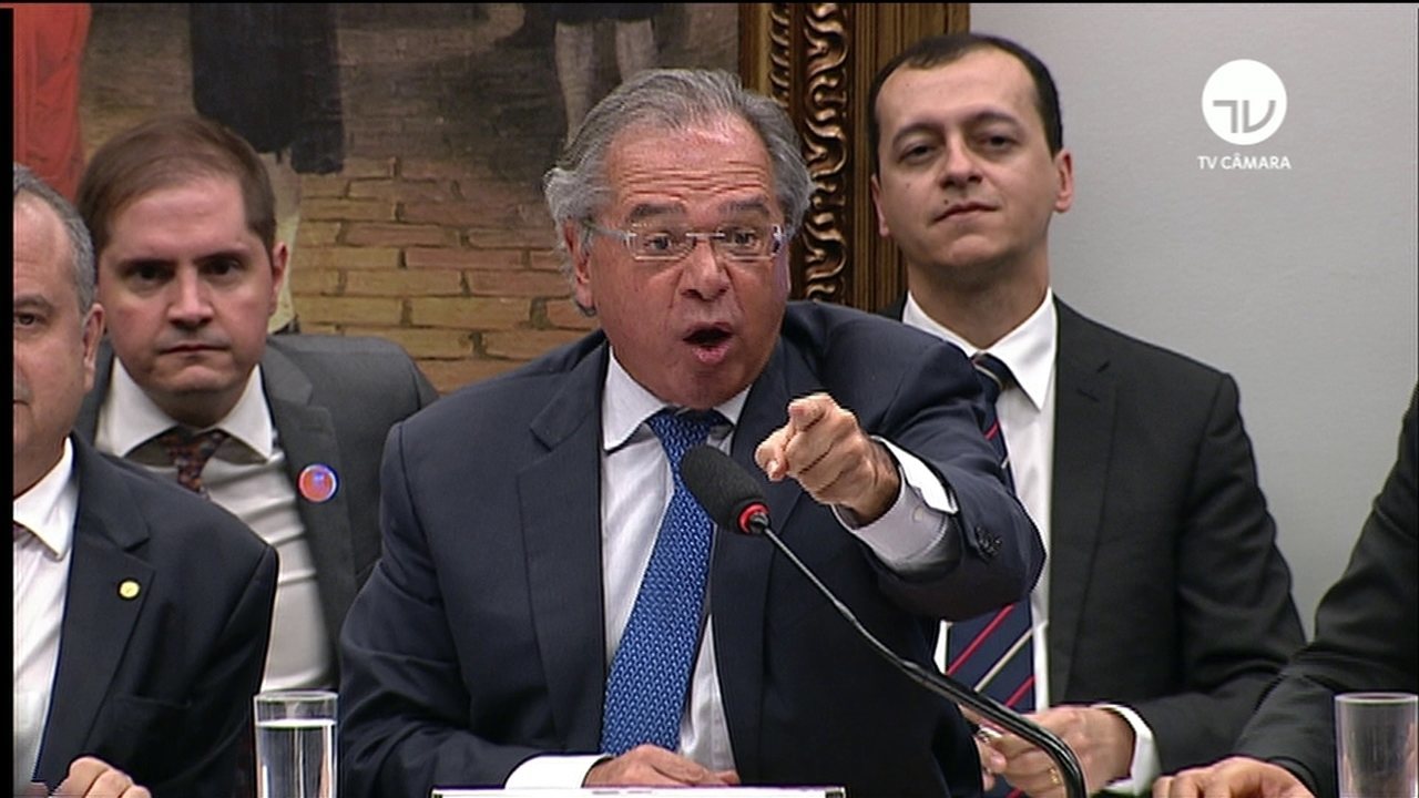 Audiência com Guedes na CCJ é encerrada depois de tumulto