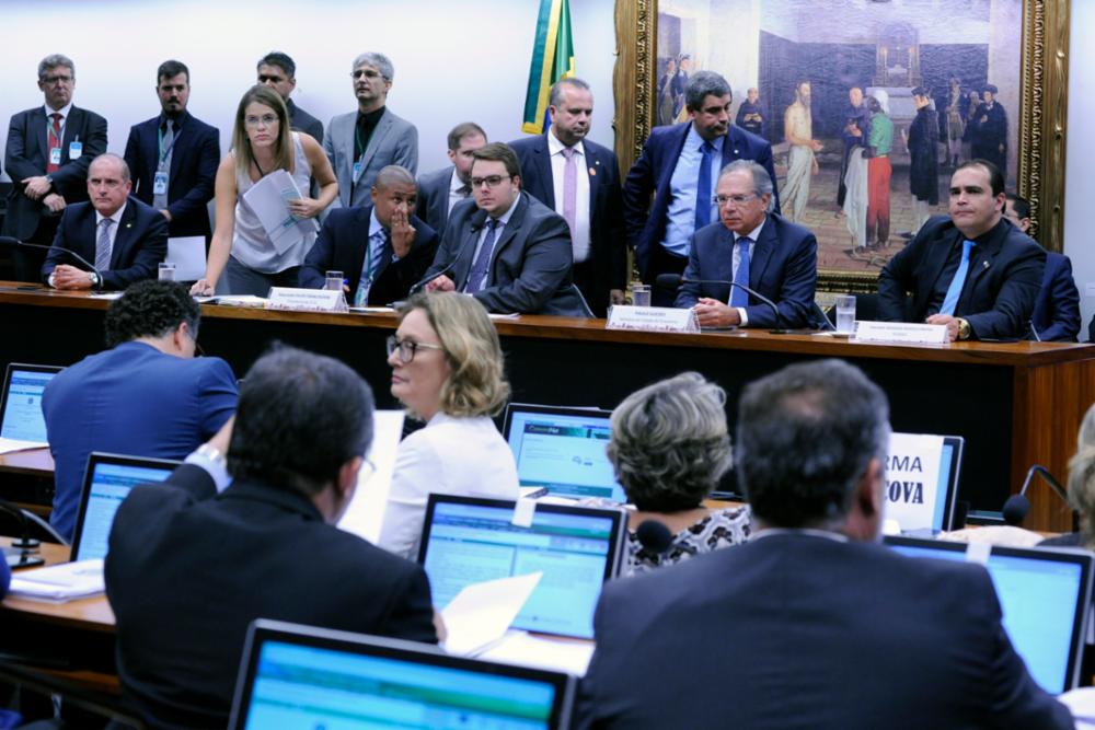 Bolsonaro posta vídeo com Guedes detonando governos do PT; assista