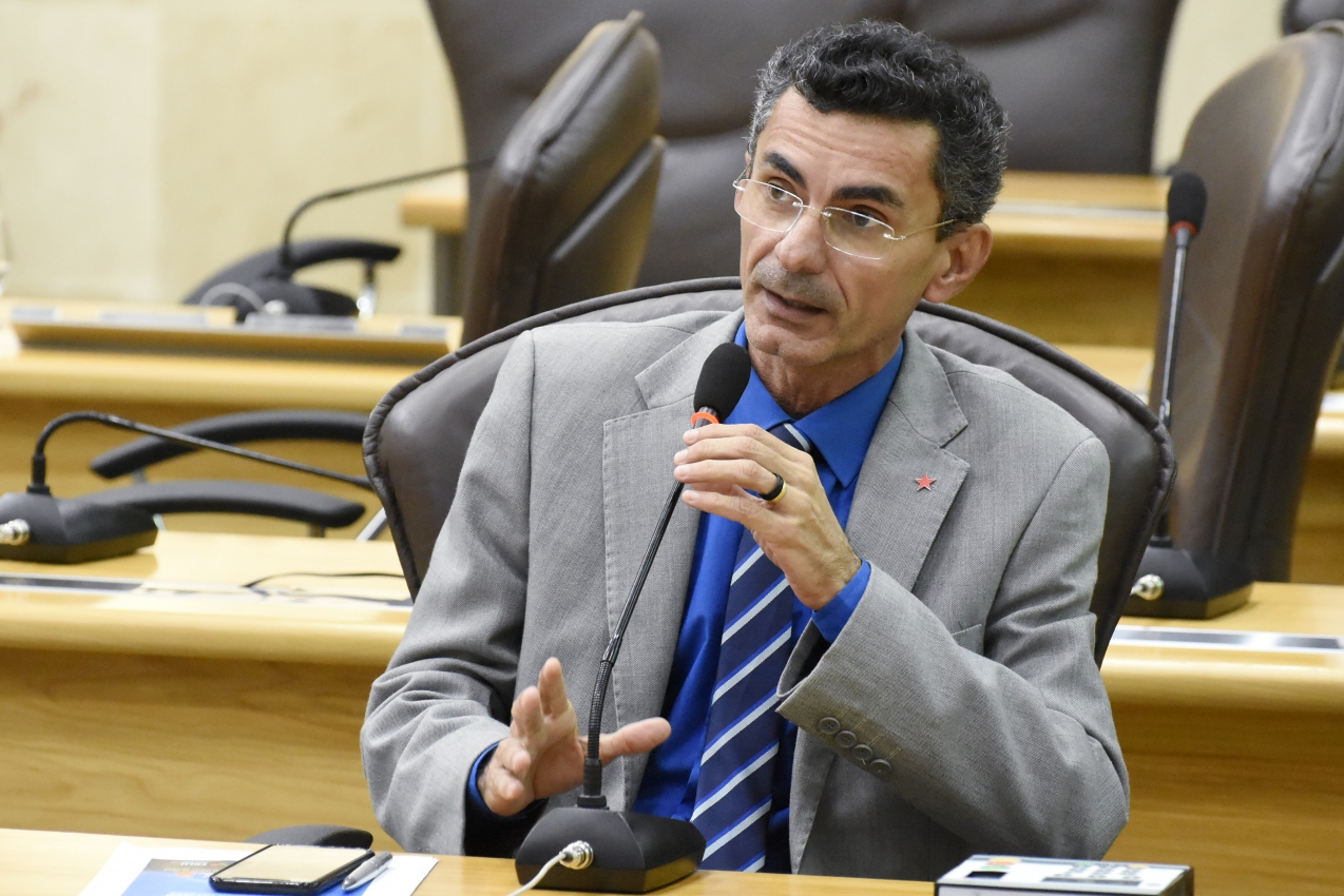 Petista cobra oposição a defender publicamente privatizações e perda de direitos