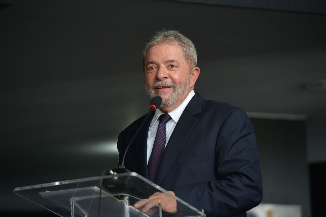 Lula fica em silêncio em depoimento à PF