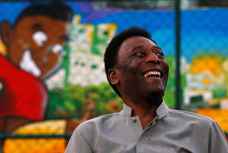 Pelé é internado em São Paulo com infecção urinária