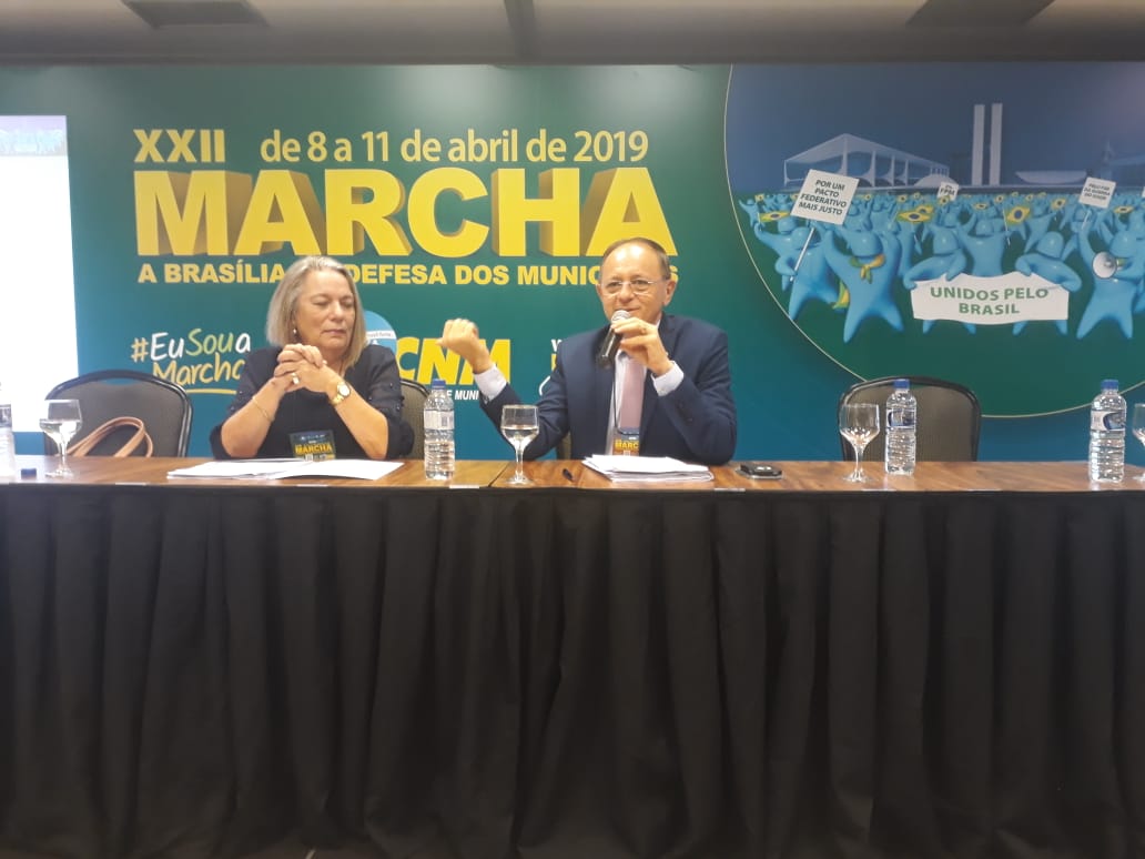 Benes discute segurança pública nos municípios durante Marcha dos prefeitos