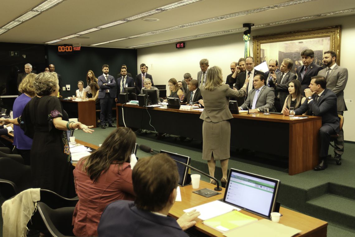 Relator apresenta parecer favorável à reforma da Previdência na CCJ