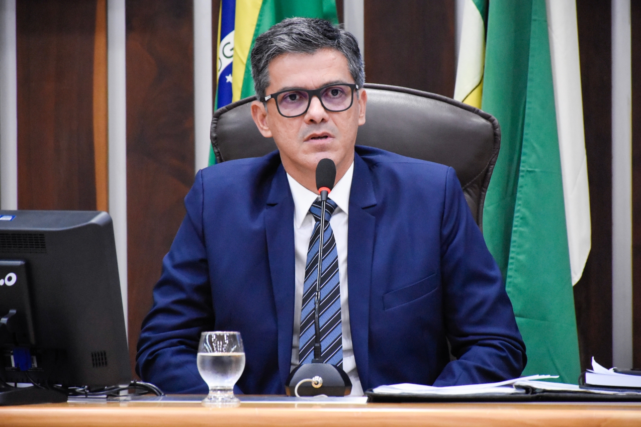 "Pagamento seletivo de servidores é inaceitável", diz deputado estadual