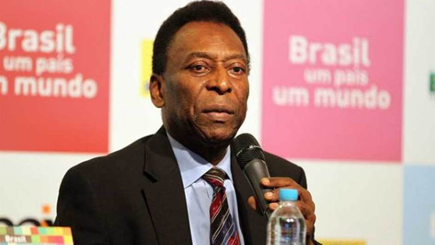 Pelé passa por procedimento médico para retirada de cálculo renal