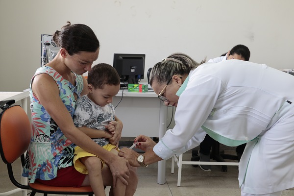 Campanha de vacinação contra gripe pretende imunizar 8 mil pessoas em São Miguel