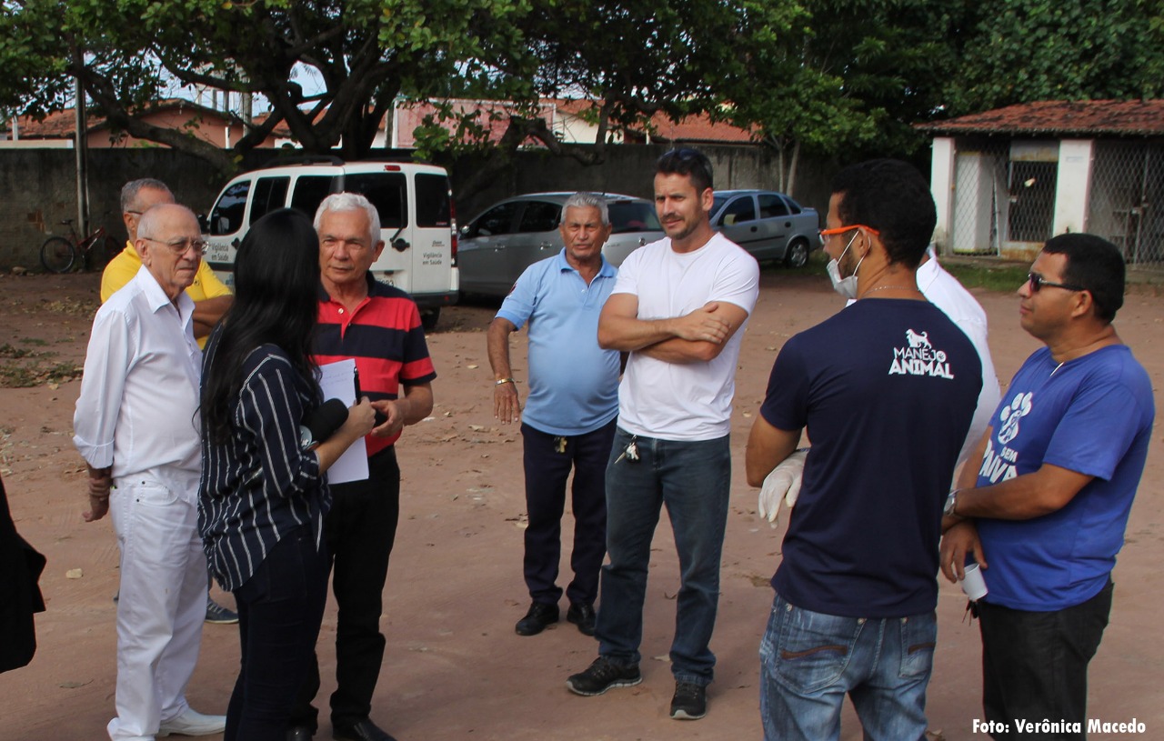Vereadores denunciam cemitério de ambulâncias e depósito de dengue na zona Norte