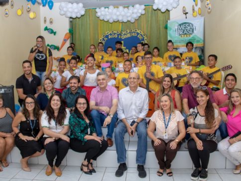 Fecomércio RN entrega chocolates arrecadados na campanha Sistema Solidário