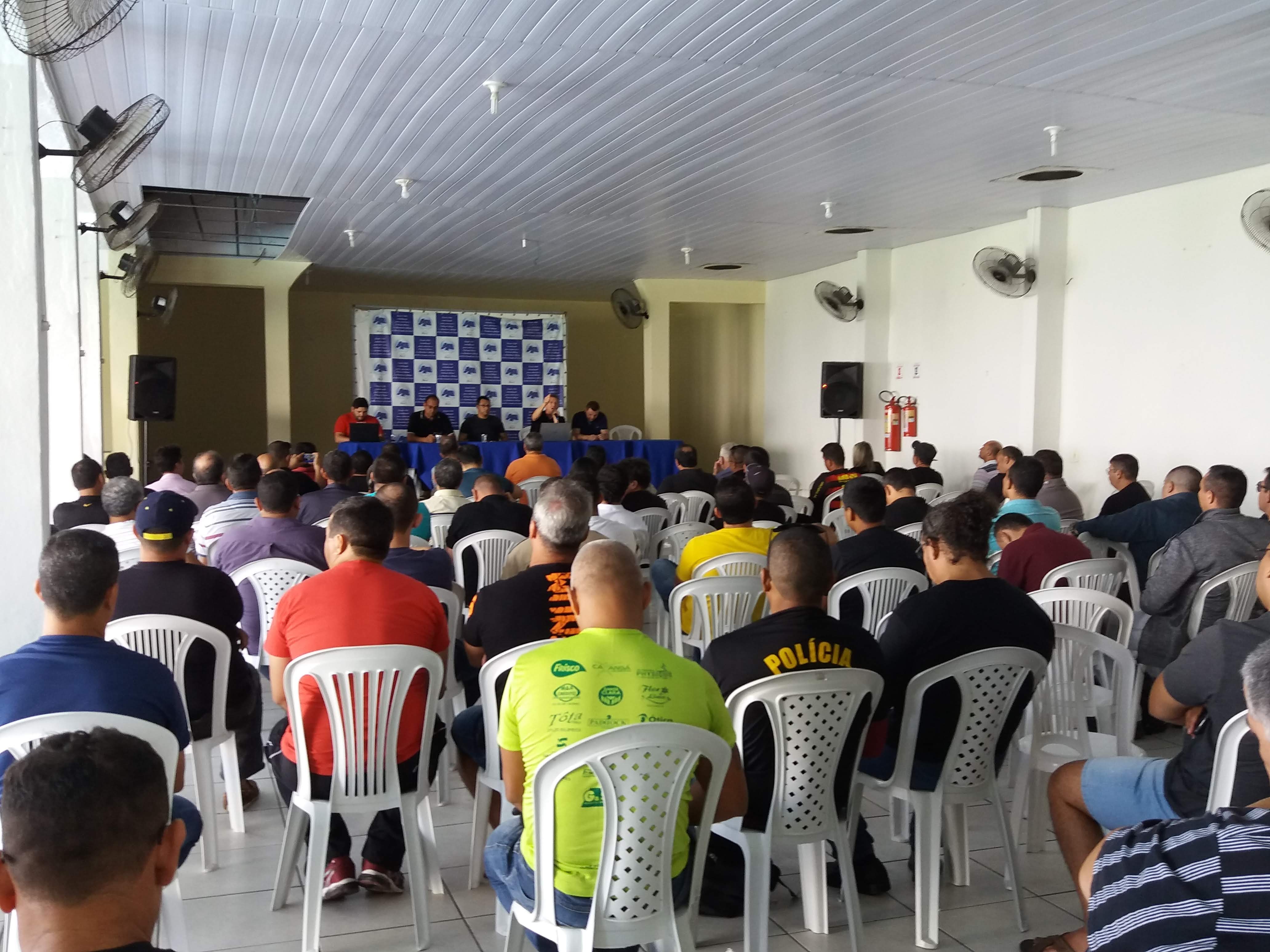 Policiais Militares protestam para cobrar salários atrasados do Governo do RN