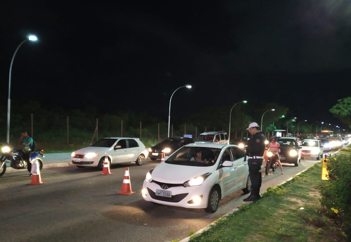 Operação Lei Seca fiscaliza 661 condutores e recaptura foragido