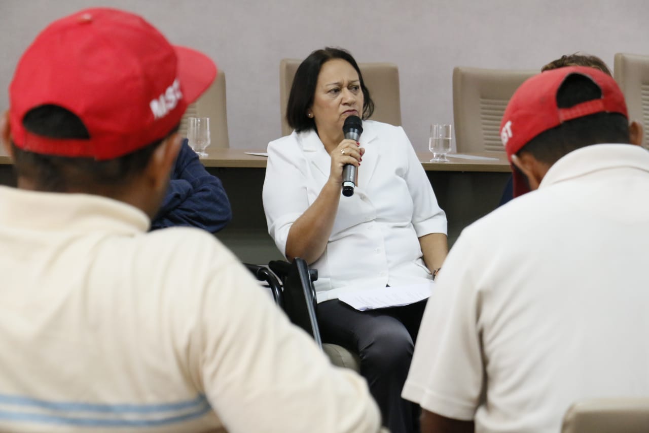 Para deputado, Fátima foi demagógica com o MST: "Enxada na mão seria melhor"